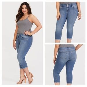 torrid Jeans - Torrid | Medium Wash 3 Button Cropped Jegging torrid Jeans - Torrid | Medium Wash 3 Button Cropped Jegging